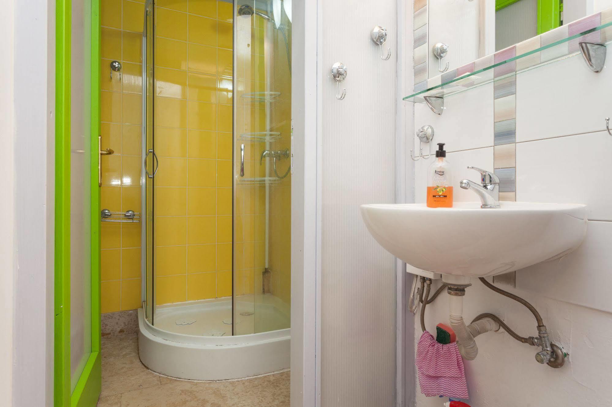 Roundabout Hostel - Hostel Rovinj Dış mekan fotoğraf